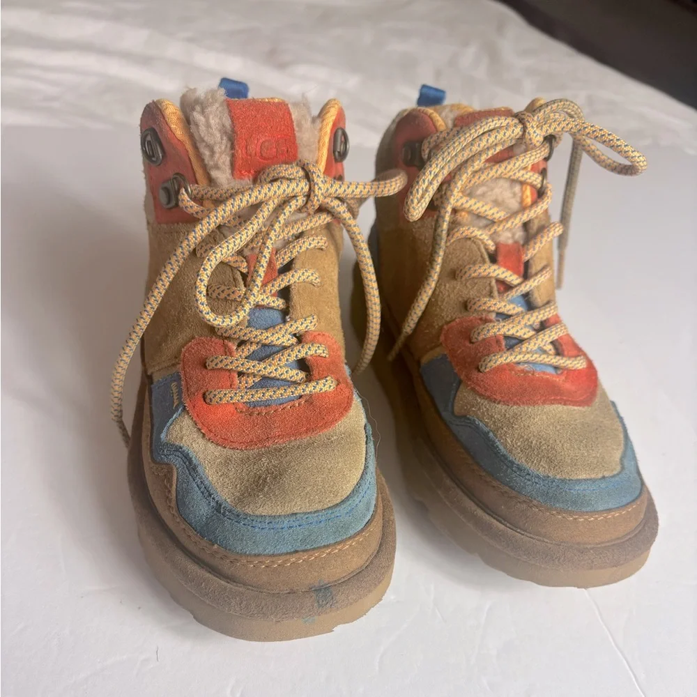 UGG| UGG kid’s hiking/ walking boots size 1. Color tan/blue/red.